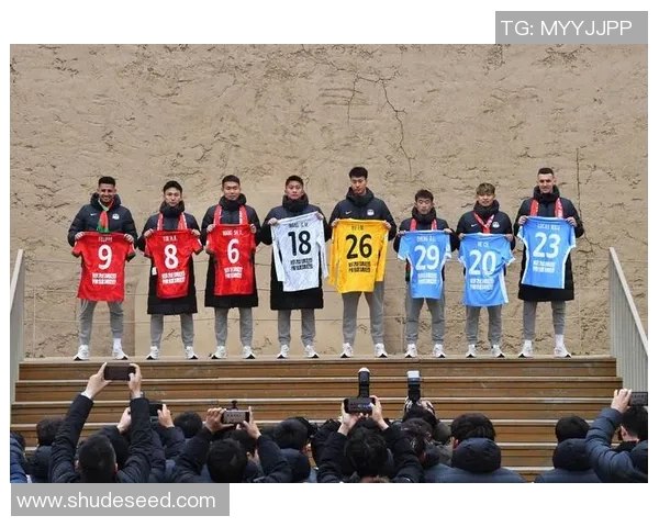 近几年涌现的足球明星们如何改变了全球足球格局与球迷文化